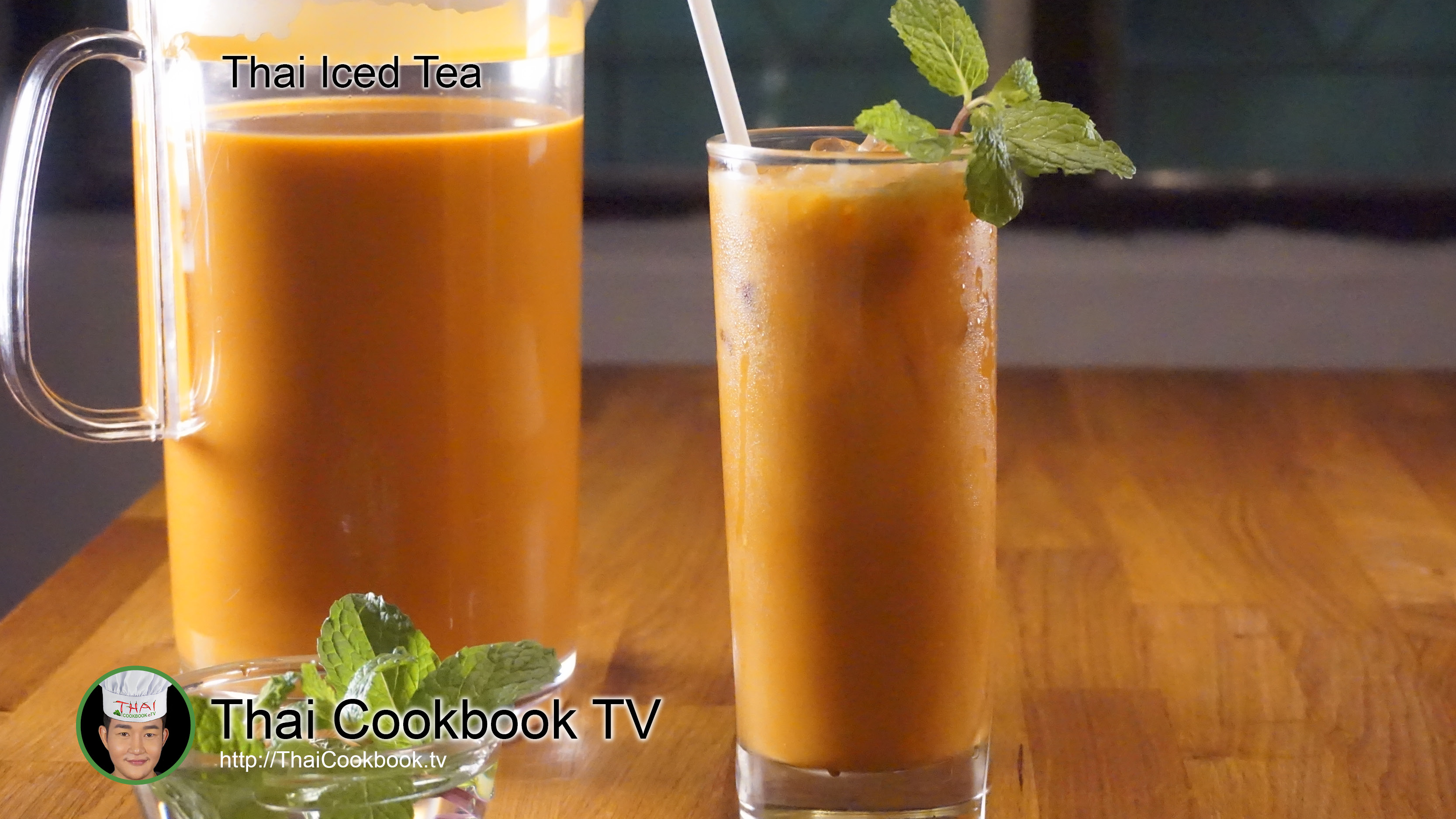 https://www.thaicookbook.tv/photos/thai-iced-tea-16x9-20180626144913.jpg